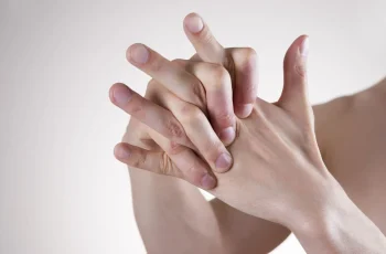 Top 5 Gentle Morning Hand Stretches for Rheumatoid Arthritis Relief
